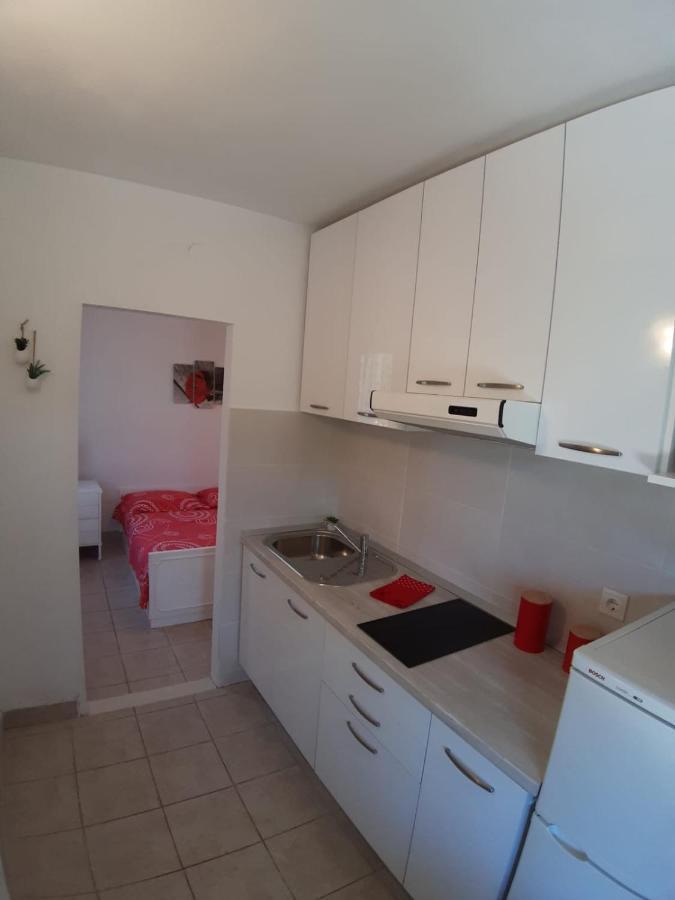 Boni02 Apartment Gdinj Bagian luar foto