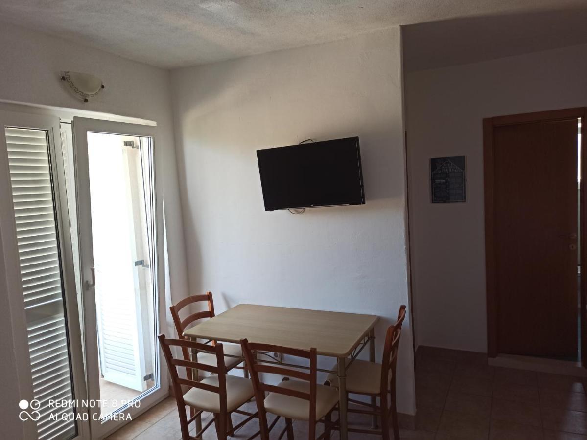 Boni02 Apartment Gdinj Bagian luar foto