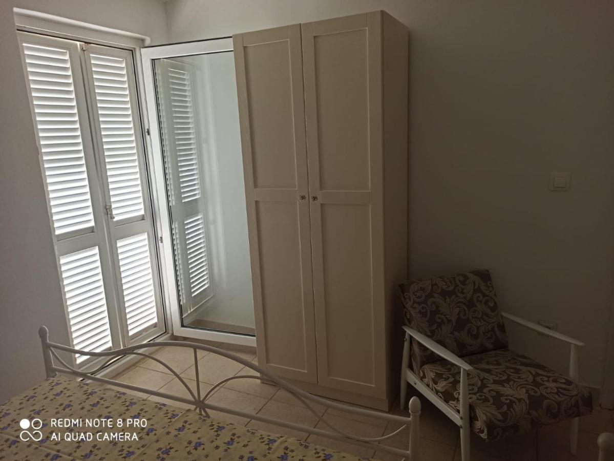 Boni02 Apartment Gdinj Bagian luar foto