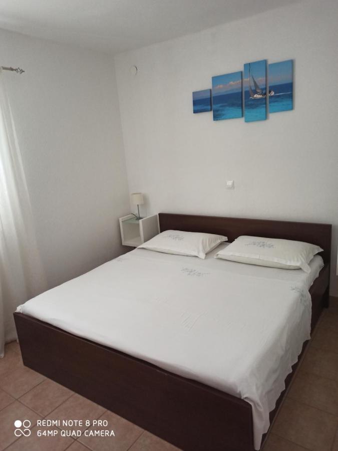 Boni02 Apartment Gdinj Bagian luar foto