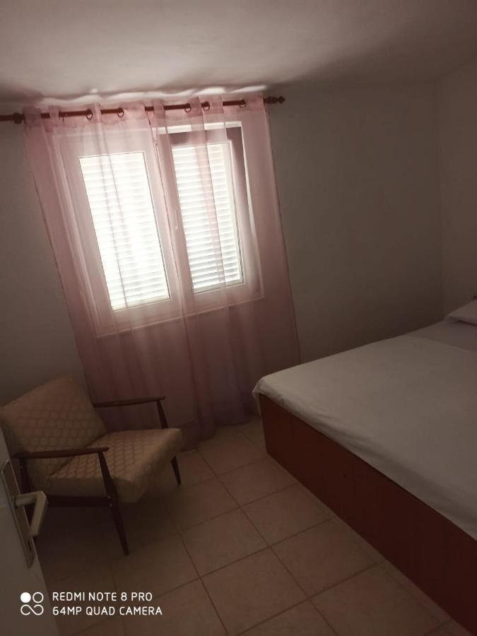Boni02 Apartment Gdinj Bagian luar foto