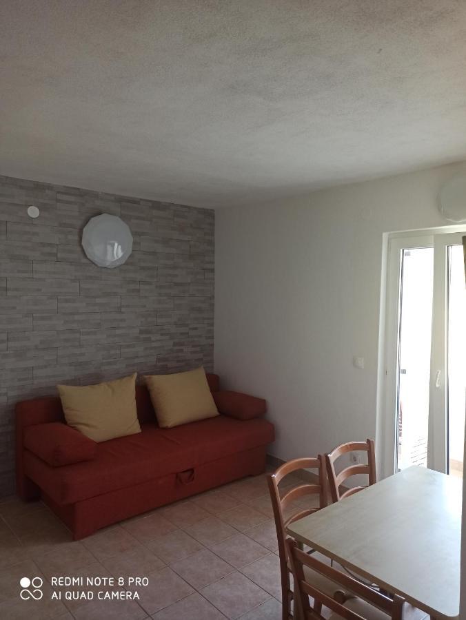 Boni02 Apartment Gdinj Bagian luar foto